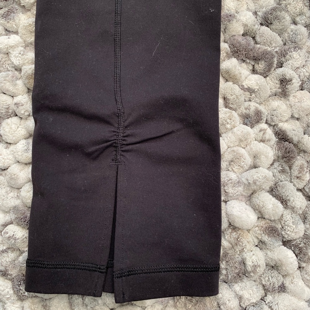 LULULEMON black crops - Picture 5 of 8